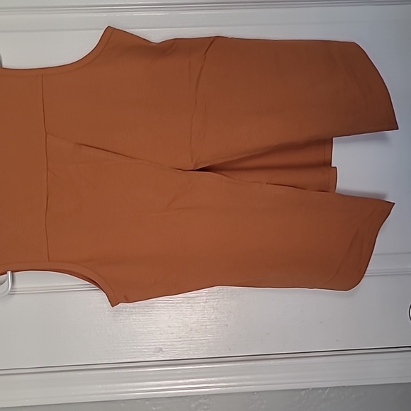 Open back Tank - Picture 2 of 6